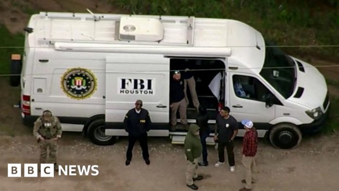 francisco-oropeza:-fbi-hunt-‘armed-and-dangerous’-texas-shooting-suspect