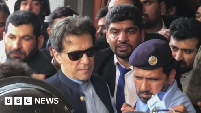 imran-khan-leaves-court-after-being-granted-bail