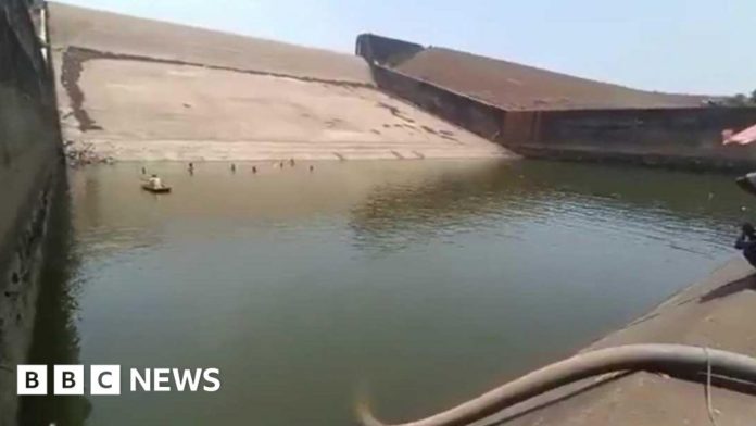 india-official-empties-dam-to-retrieve-lost-phone