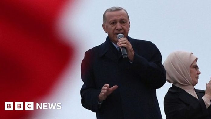 turkish-president-sings-to-supporters-from-top-of-bus