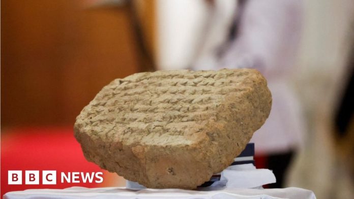 iraq:-displays-2,800-year-old-stone-tablet-returned-by-italy