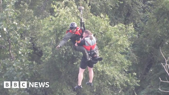 new-jersey:-dramatic-rescue-as-helicopter-pulls-firefighter-from-river