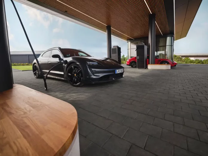 first-porsche-charging-lounge-opens:-barrier-free,-state-of-the-art,-sustainable