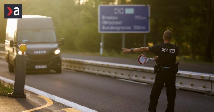 nemecki-dochodcovia-uviazli-na-odpocivadle.-vodic-autobusu-ich-ponechal-osudu