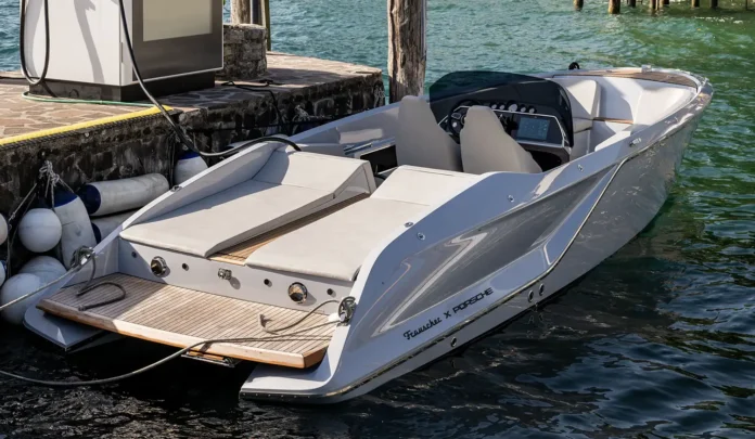 first-frauscher-x-porsche-efantom-electric-sports-boat-ready-to-cast-off