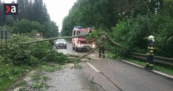 shmu-upozornuje-ludi-na-vietor-a-povodne-z-vydatneho-dazda