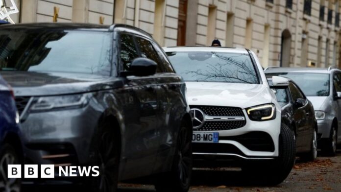 parisians-vote-for-rise-in-parking-fees-for-suvs