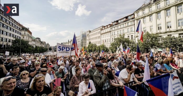 andrej-danko-vystupil-na-demonstracii-v-prahe,-ktoru-organizoval-tomio-okamura