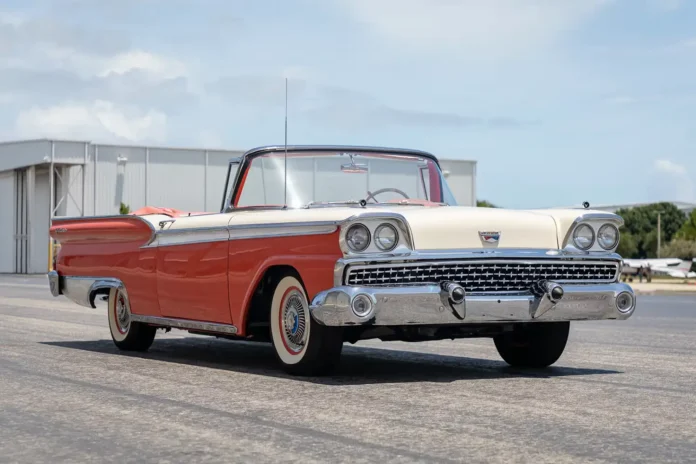 1959-ford-fairlane-500-galaxie-sunliner:-a-classic-convertible-with-style-and-power