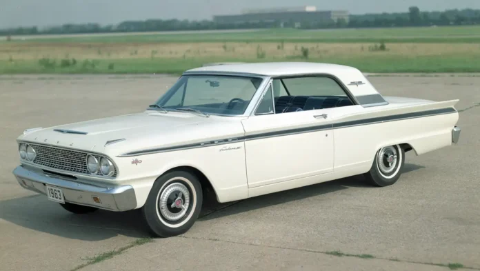 1963-ford-fairlane-500-sports-coupe:-classic-elegance-meets-muscle