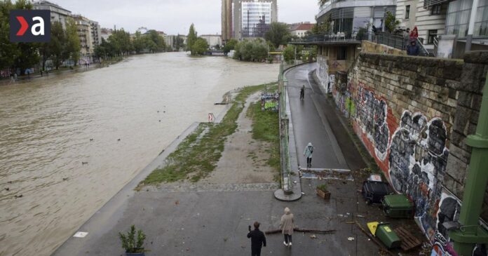 medzi-bratislavou-a-viednou-je-prerusena-vlakova-doprava