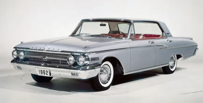 1962-mercury-monterey-four-door:-a-classic-blend-of-power-and-elegance