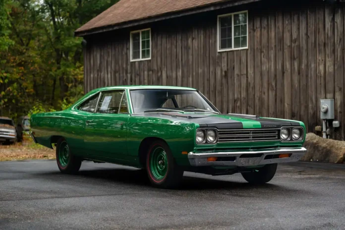 restored-perfection:-1969-plymouth-hemi-road-runner-with-426-ci-v-8