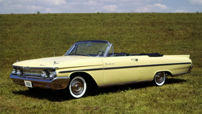 power-and-panache:-exploring-the-1961-mercury-monterey-convertible