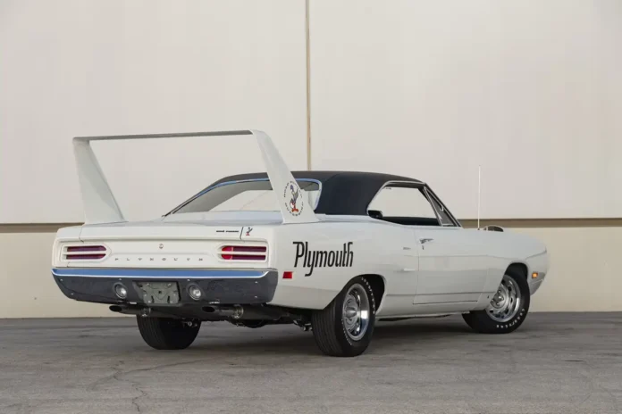 1970-plymouth-hemi-superbird:-legendary-muscle-power