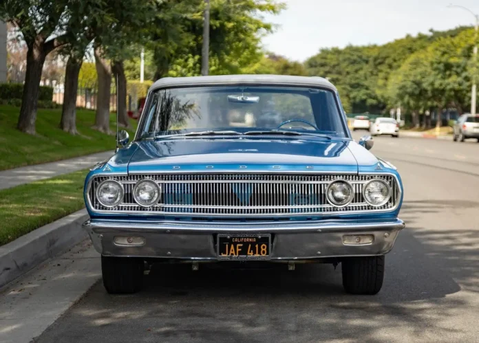 1965-dodge-coronet-convertible:-a-rare-and-restored-classic-with-performance-and-style