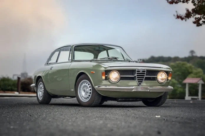 restored-italian-beauty:-a-1969-alfa-romeo-gt-1300-junior